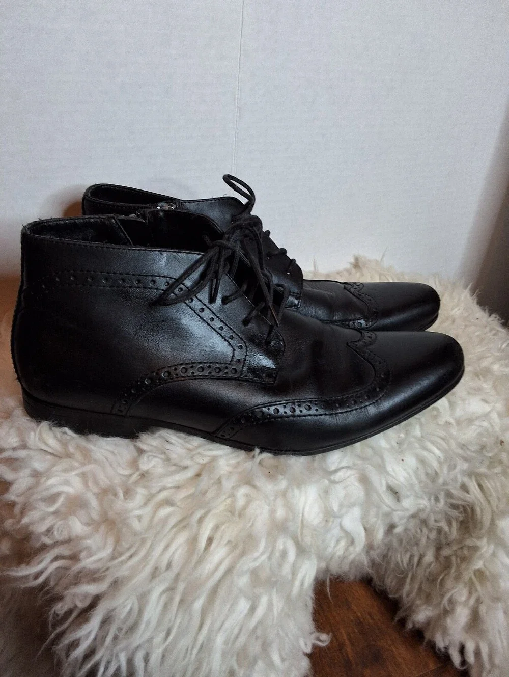 GUESS Men’s 8.5 Black Leather Wingtip Brogue Ankle Boots Lace Up9 Zip